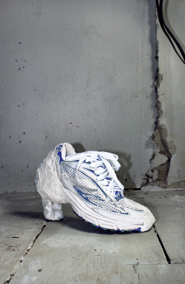 tennis shoe, heel, sculpture
